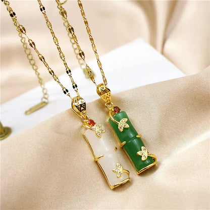 Naszyjnik z jadeitowym amuletem